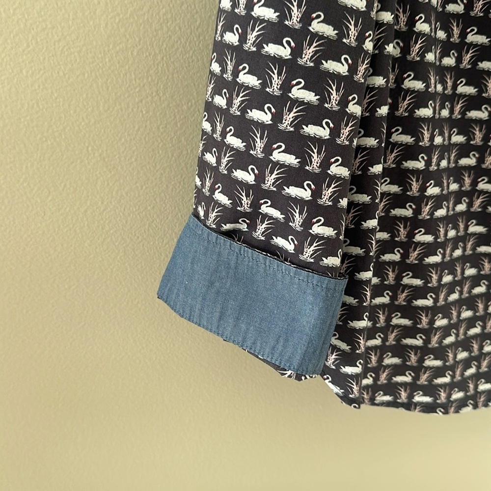 Talbots Blue White Swan Print Cotton Button Down Shirt Size 12 Preppy Classic - Picture 8 of 11